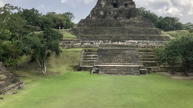 El-Castillo-Xunantunich-Maya-Ruin-in-Belize
