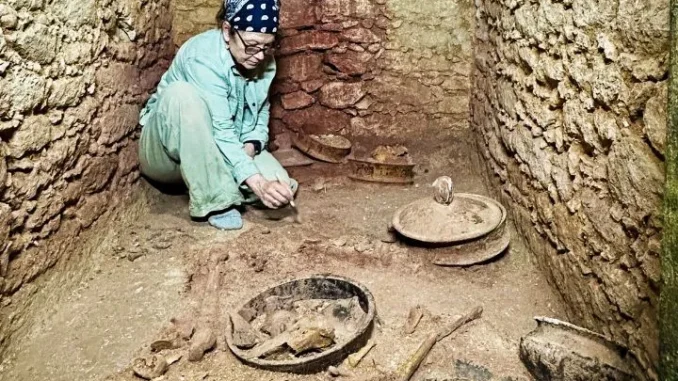 Archaeologists uncovering the tomb of the ruler found at Caracol Belize during 2025 excavation.